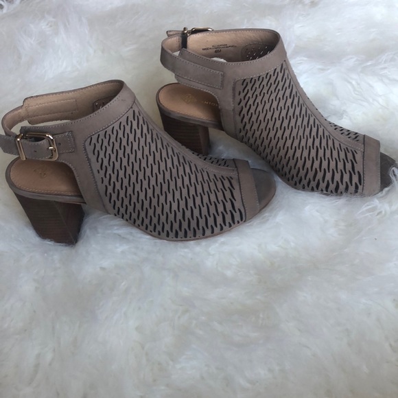 [Antonio Melani] Laycee Laser Cut Heel Sandal - Picture 2 of 6